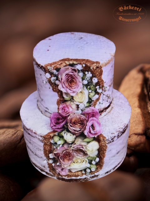 zweistöckige Torte für eine Hochzeit